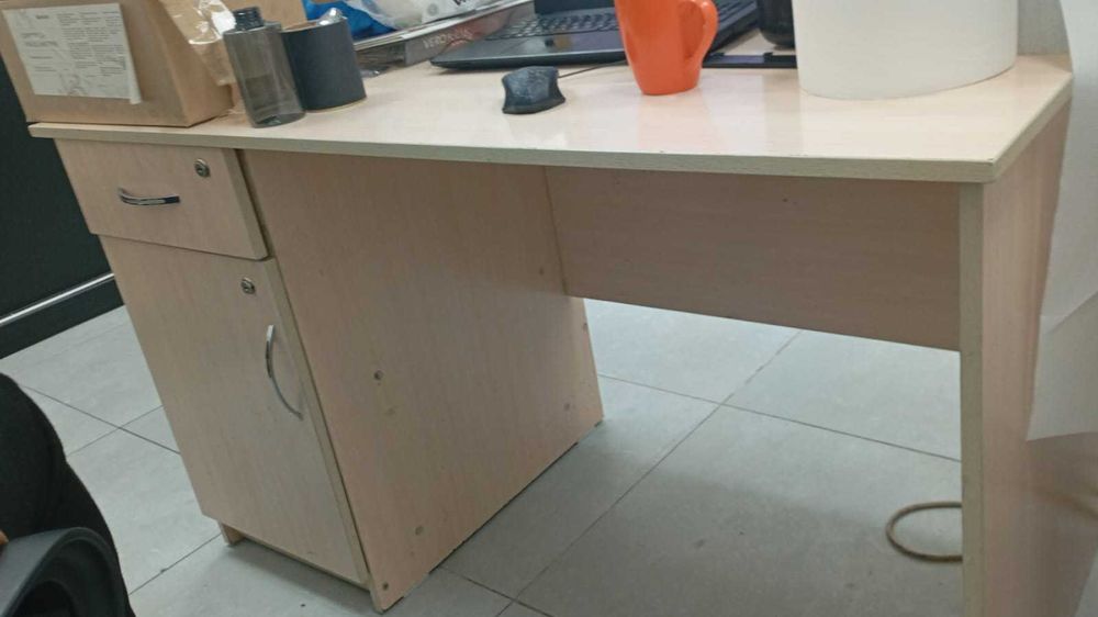 Шкафы,витрина,рабочие столы