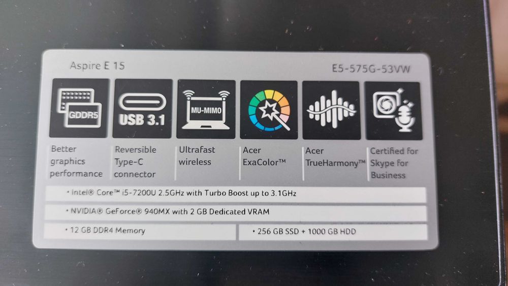 Продаю ноутбук и технику.