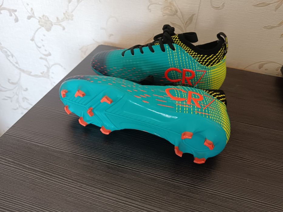 Бутсы продается новый