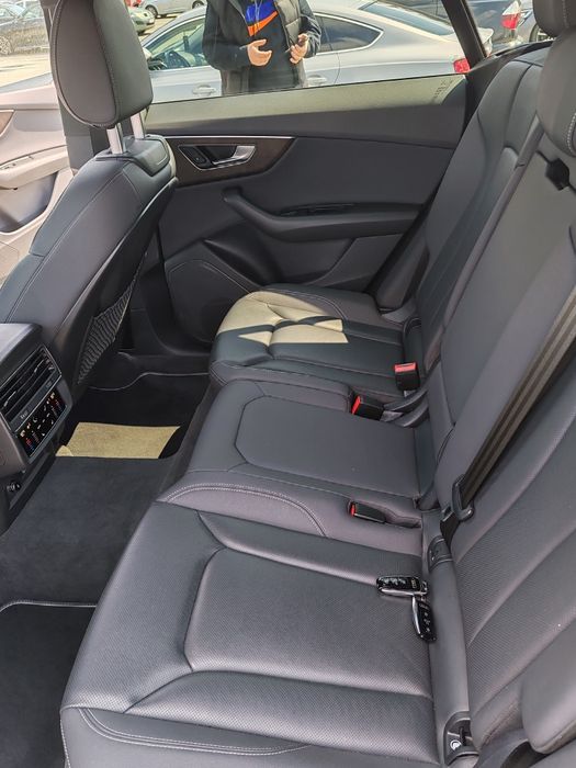 Vând Audi Q8 S line 55 Tfsi