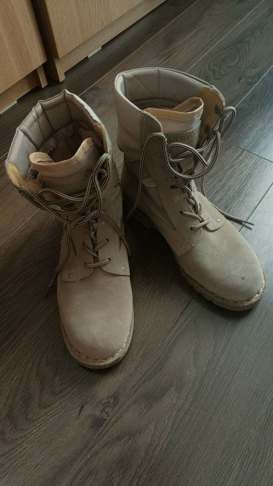 Bocanci maro deșert