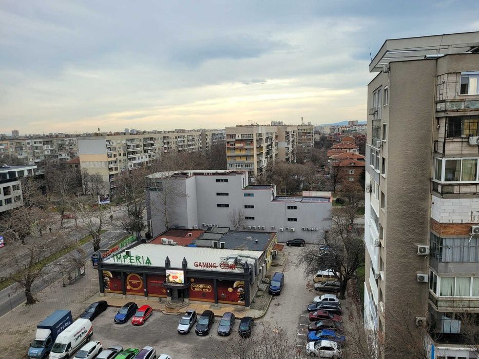 Тристаен апартамент в Кючук Париж