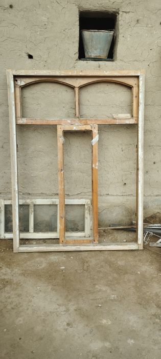 Eshik derazalar sotiladi