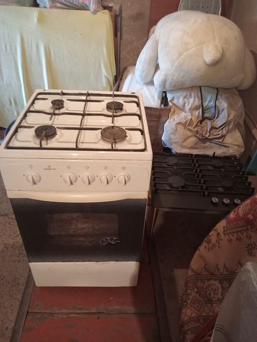 Газ плита 2 штуки всё  работает