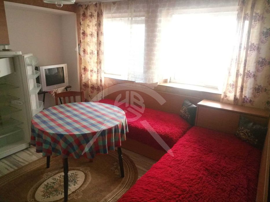 Дава се под наем Етаж от къща в Варна, Галата - 40 кв.м за 150 € - Снимка #1