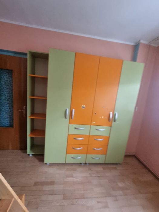 Mobilier din lemn,in culori vesele, pentru camera copil