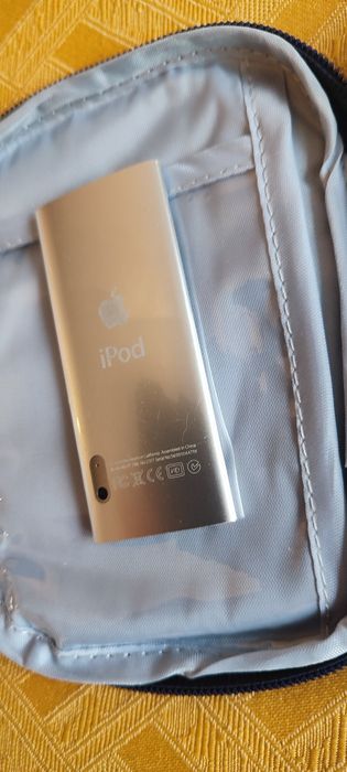 iPod Nano Generația 5 (A1320), 8 GB Argintiu, cu Cameră Video