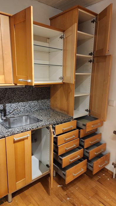 Mobilă bucătărie din lemn masiv esență tare cu electrocasnice