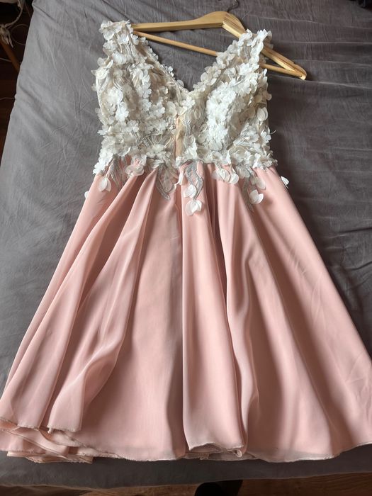 Рокля с 3Д цветя