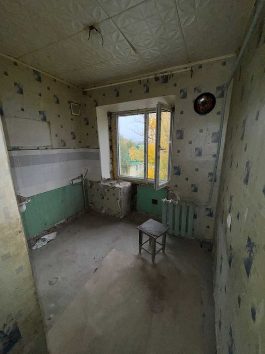 срочно продам 2 ух ком кв. 9600 без ремонта