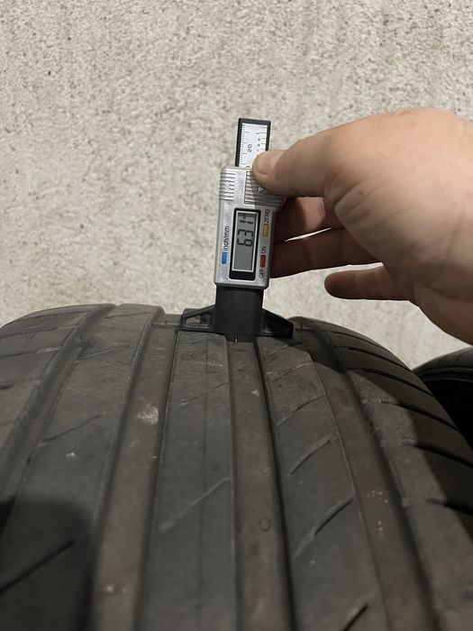 Kumho Ecsta  255/40 R19