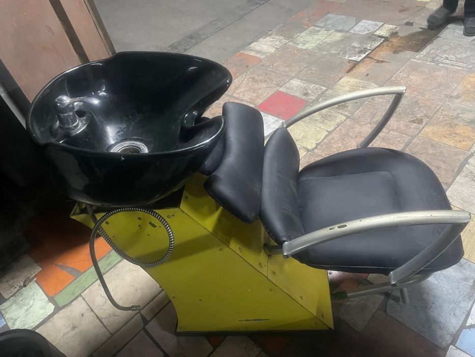 Продам парикмахерское кресло и мойку