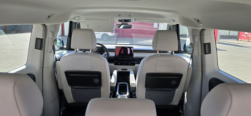 Vând Volkswagen ID.BUZZ Pro 2023