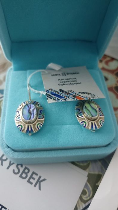 Продам серебрянные серьги