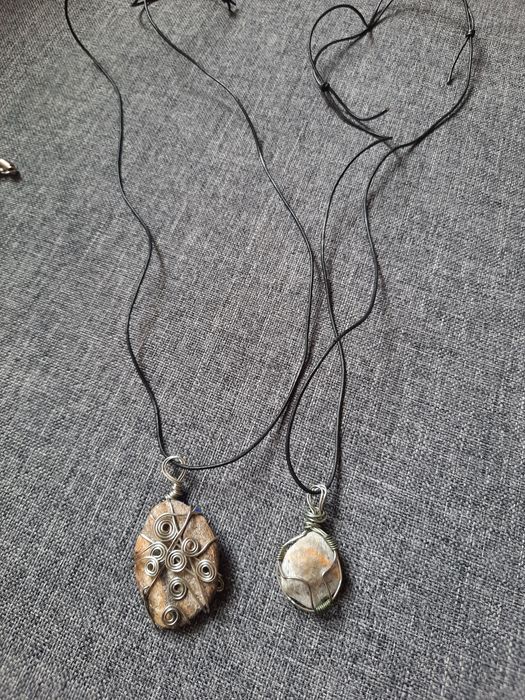 медальон дамски/колие/ръчно изработен/handmade/бижу/камък и метал