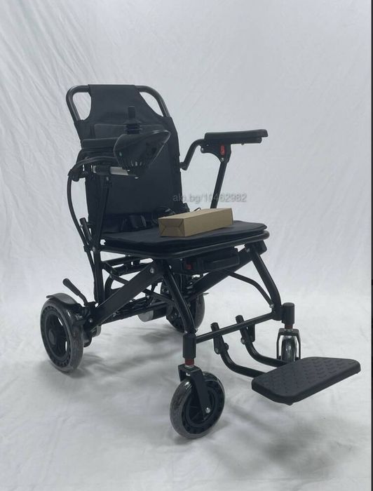 Помощна количка с електрически мотори  за трудноподвижни
