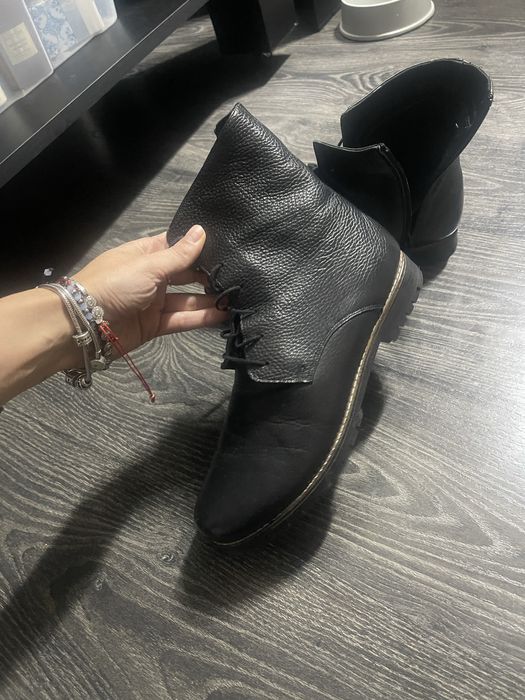 Ghete de piele purtate o singura data trimit si prin curier