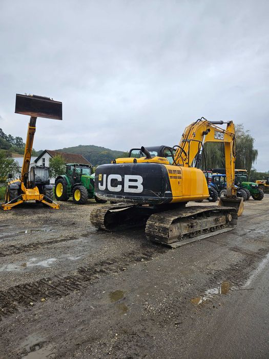 SCHIMB De vanzare excavator JCB JS220 LC