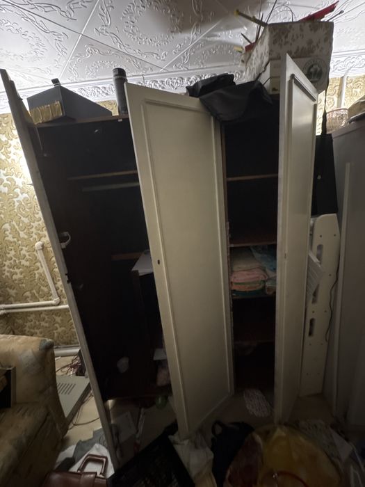 Отдам бесплатно шкаф крепкий советский
