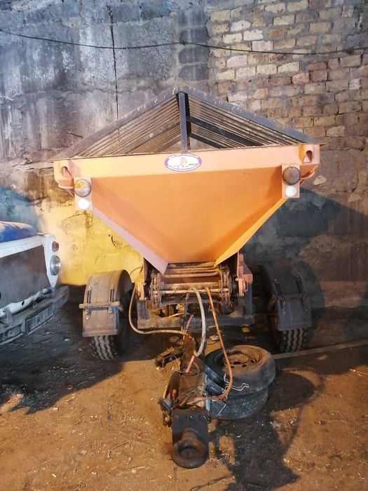 Продам пескоразбрасыватель