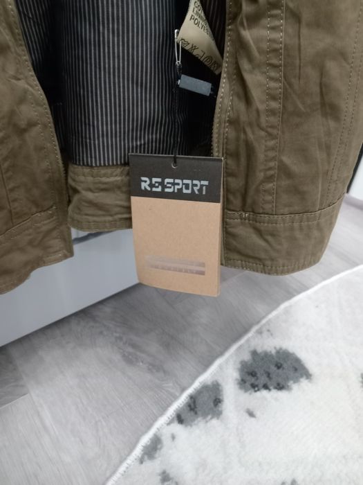 Продается мужской весенний куртка