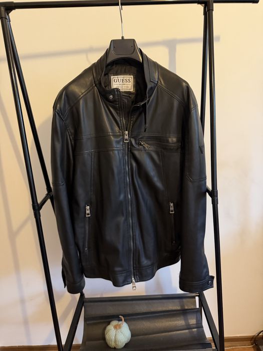 Черно  мъжко яке на GUESS