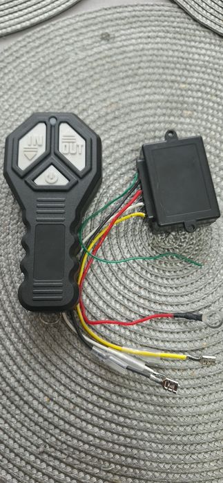 продавам дистанционно управление за джипова лебетка power winch чисто