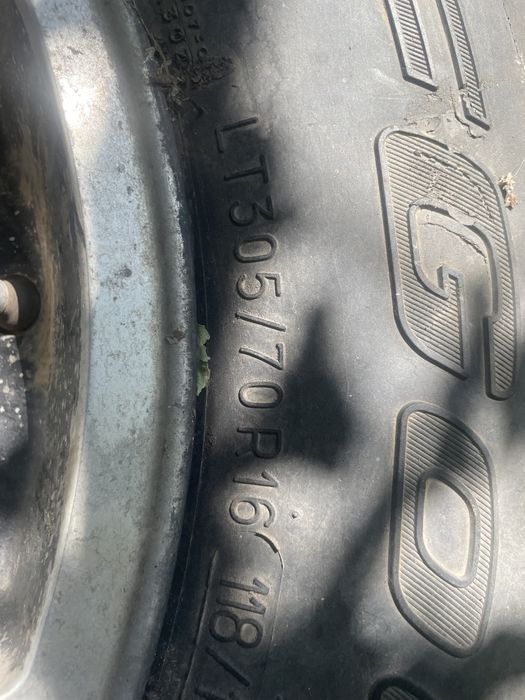 4 диск с покрышкой 305.70