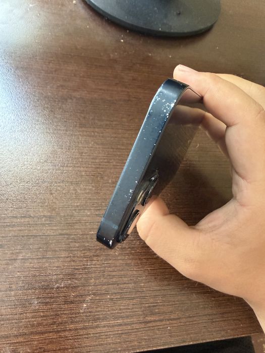 Продавам IPHONE 13