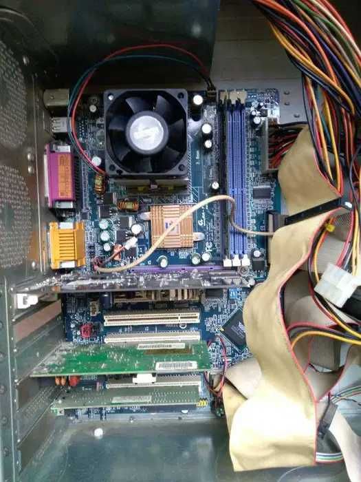 Компютър -настолен