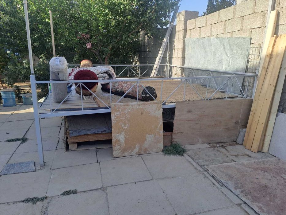 Темірден жасалған тапшан.