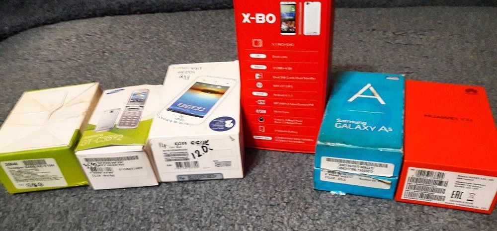 Продаю коробки от телефонов