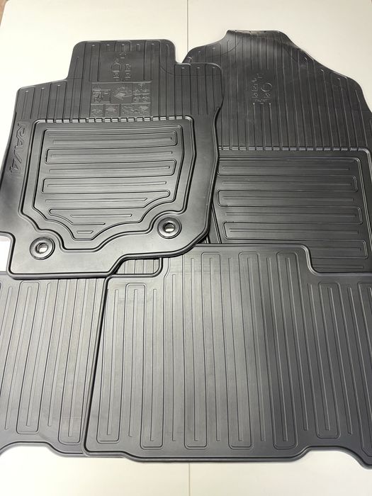 Оригинальный резиновый полик для салона TOYOTA RAV4