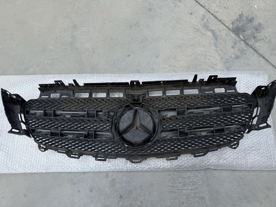 Предна AMG решетка W213
