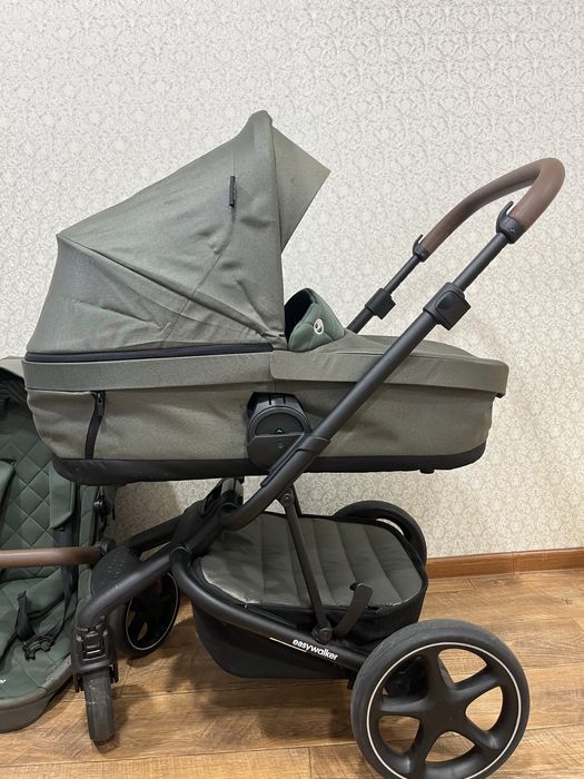 Срочно продам коляску бренда Easywalker 2 в 1