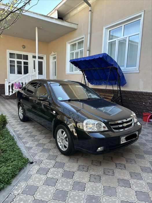 Lasetti 2013 1.8L mexanika Qora rangda srochna sotiladi