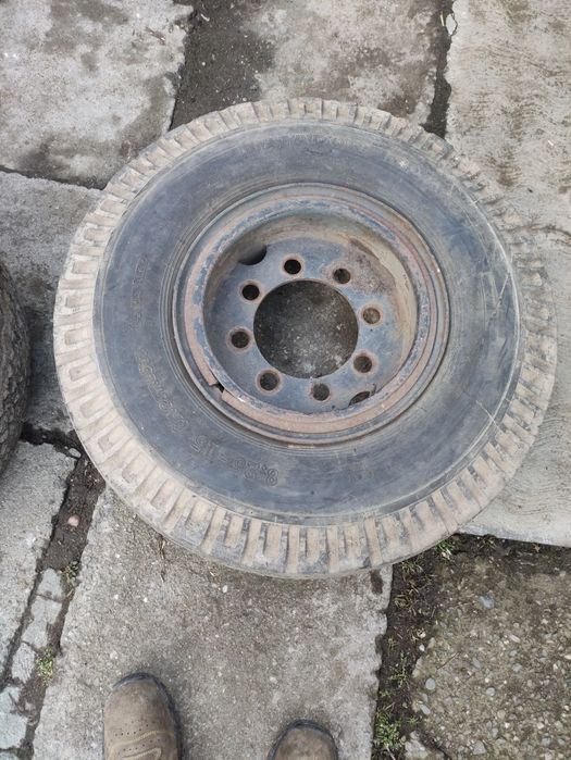 Vând 4 cauciucuri trailer 8.25- 15