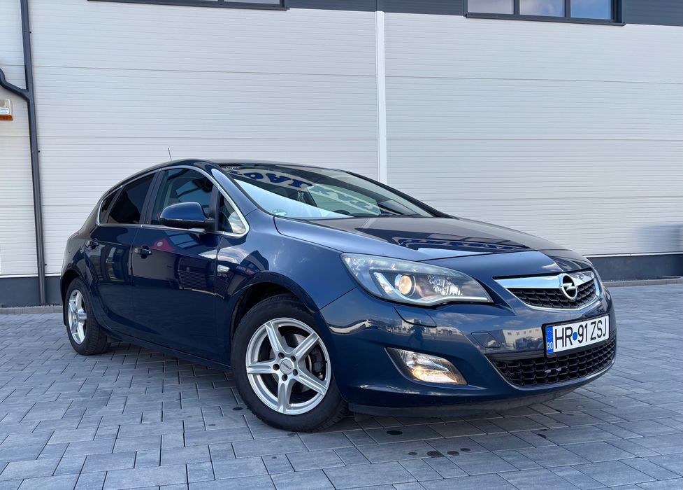 Opel Astra J 1.6 benzin!