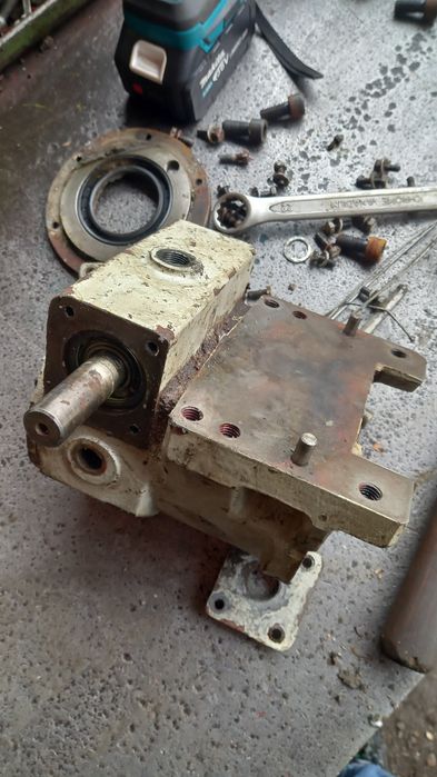 reductor raport 14 la 1 cu ax melcat și coroana