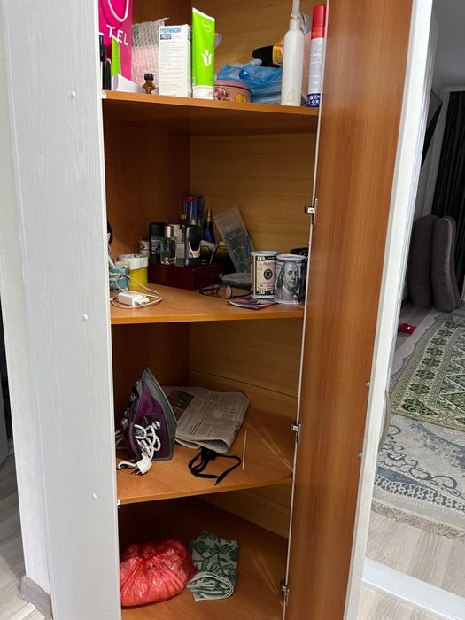 Продам шкаф угловой………..