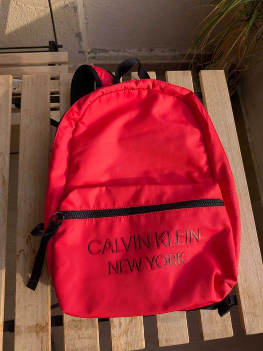 Calvin Klein New York червена раница 42 см x 25 см