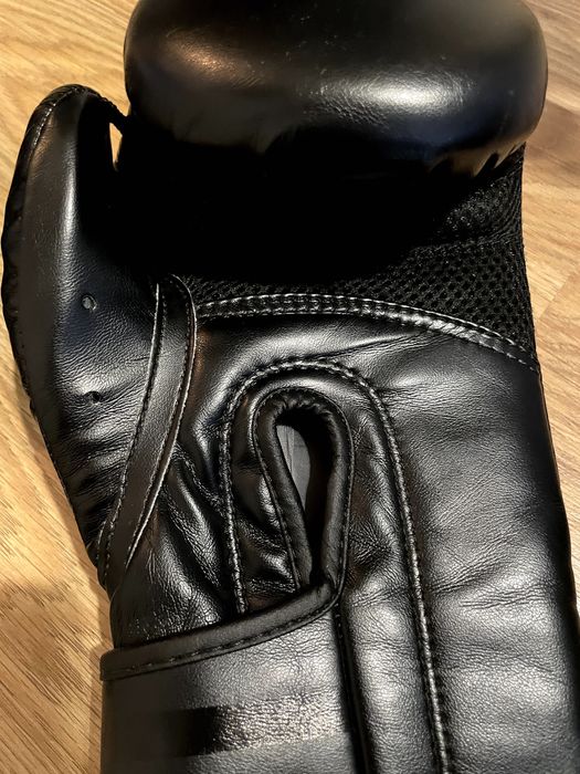 Продавам бокс ръкавици Adidas,  14 унции.