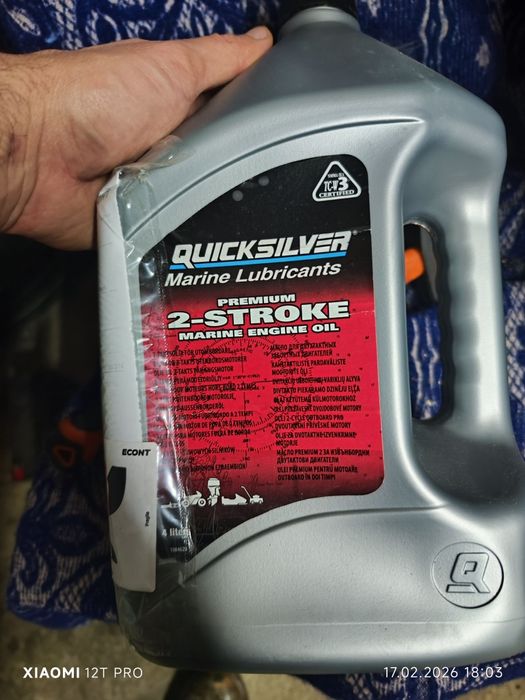 4л Масло за джетове,лодки,и д-р двутактови двигатели