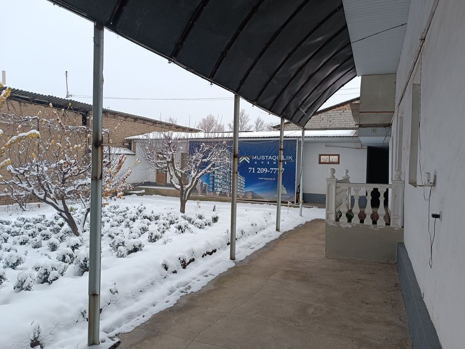 Yaxshlab o'qin uy sotiladi 4 sotik 3 ta xona  sanuzel uy ichida