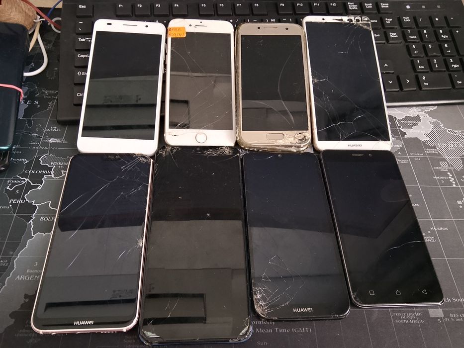 Телефони за части