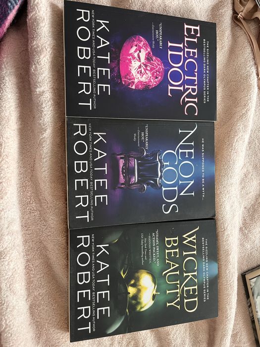 Neon Gods - Книги на английски