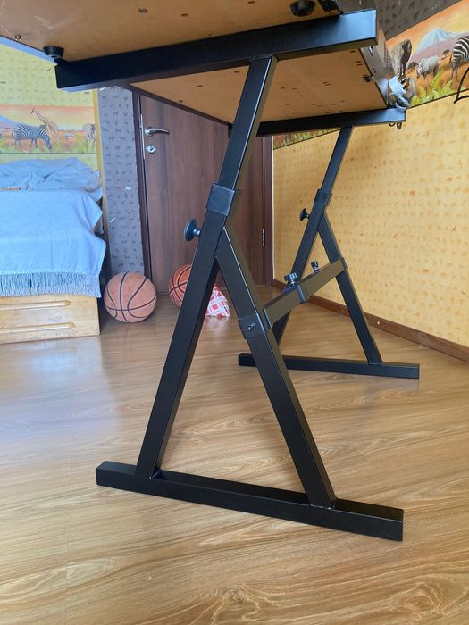 Желязна  Стойка с регулираща се височина и ширина