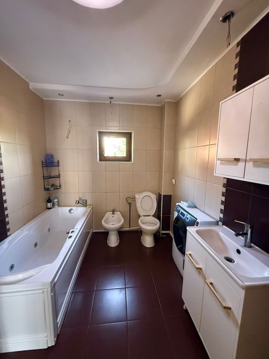 Inchiez casa cu 4 dormitoare