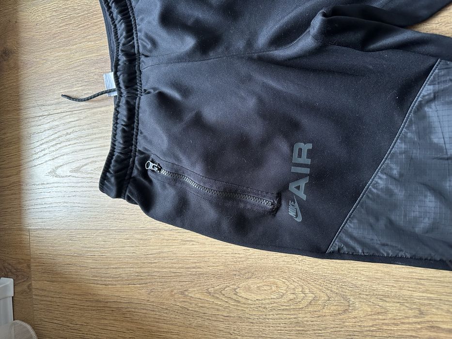Оригинално мъжко долнище Nike Air – размер M