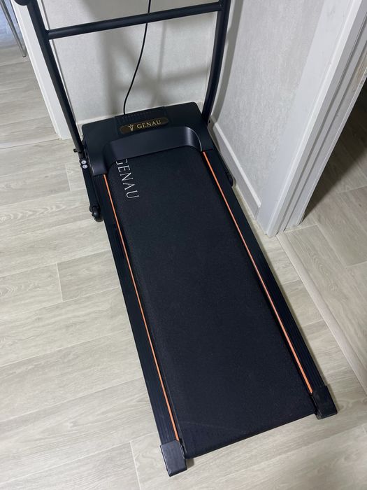Продам беговую дорожку genau